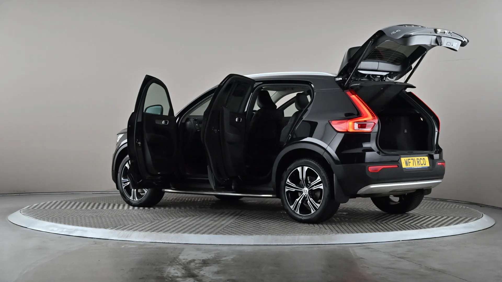 2021 VOLVO XC40 2021 VOLVO XC40