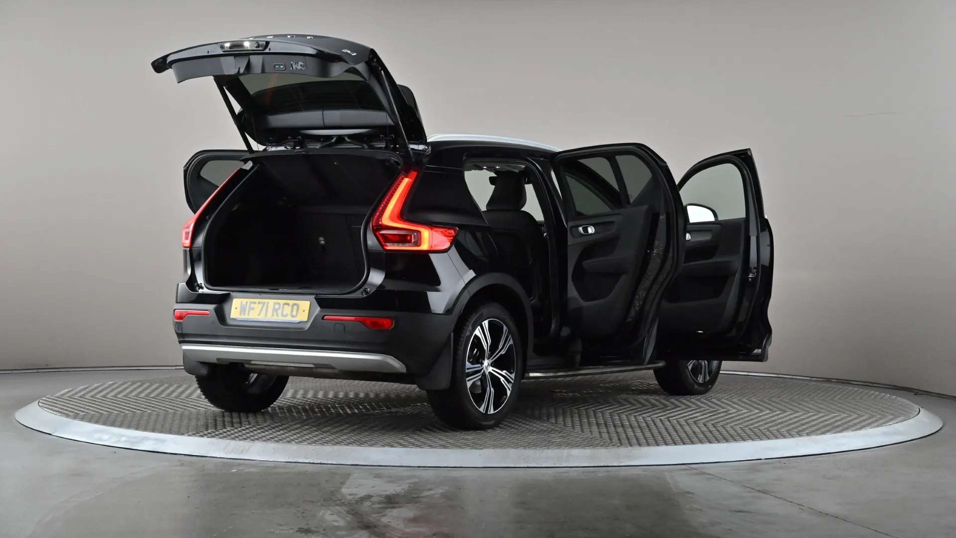 2021 VOLVO XC40 2021 VOLVO XC40