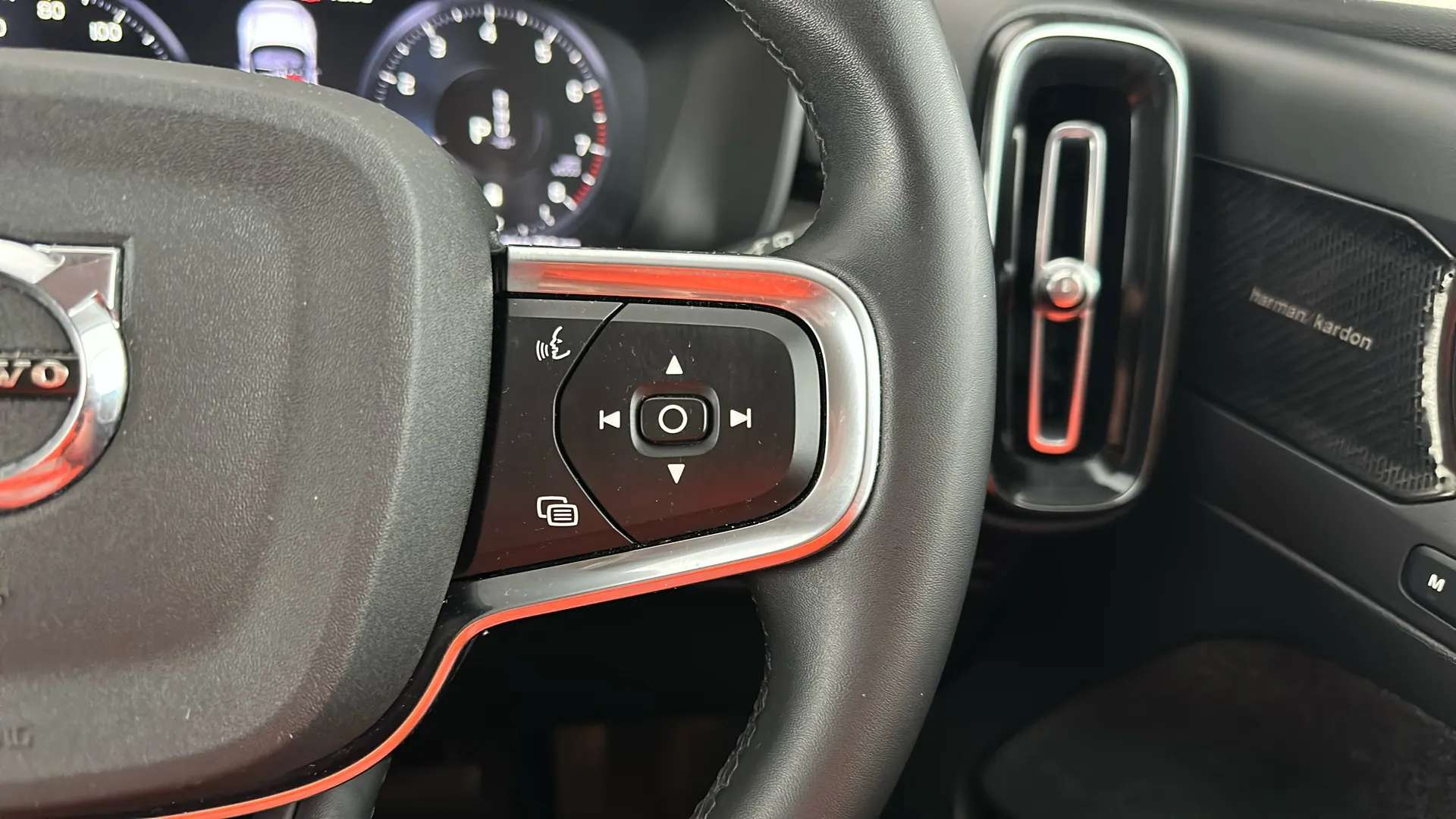 2021 VOLVO XC40 2021 VOLVO XC40