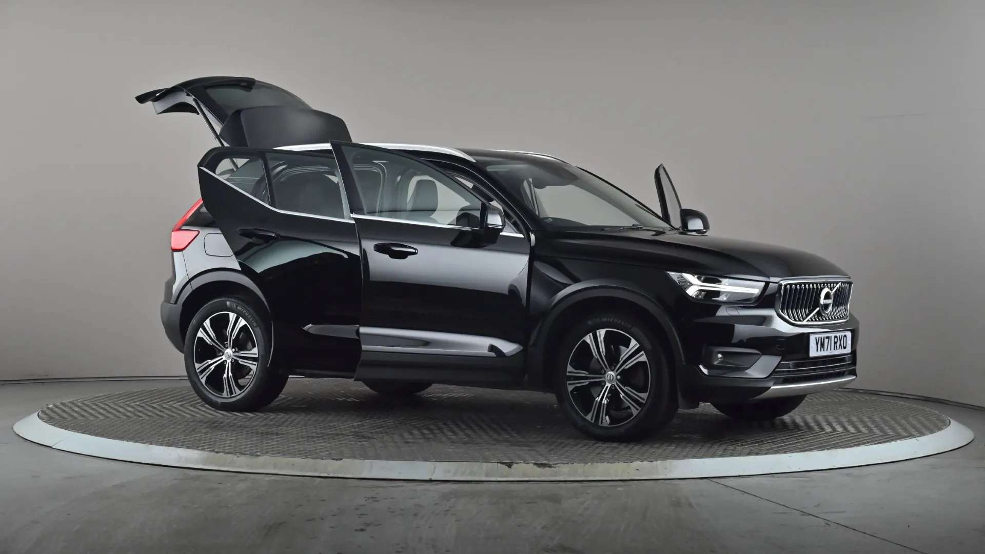 2022 VOLVO XC40 2022 VOLVO XC40