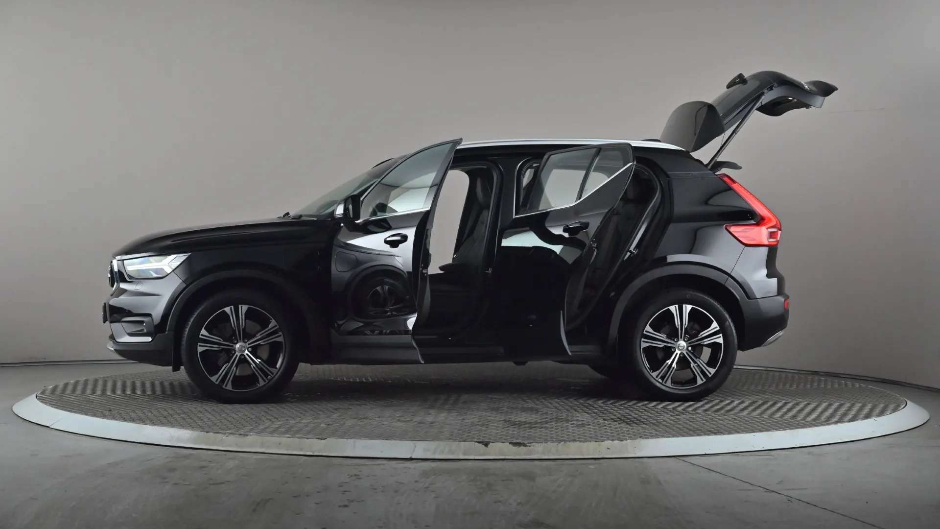 2022 VOLVO XC40 2022 VOLVO XC40