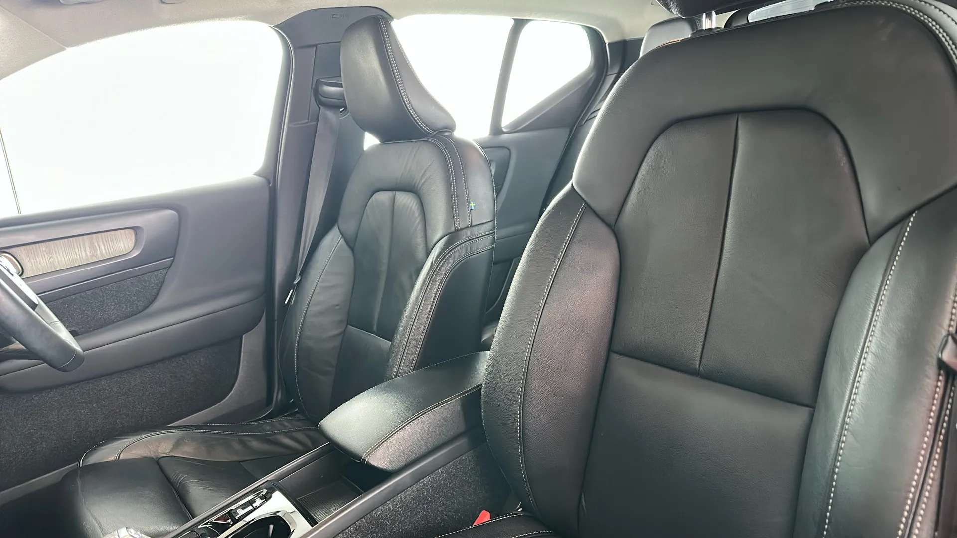 2022 VOLVO XC40 2022 VOLVO XC40