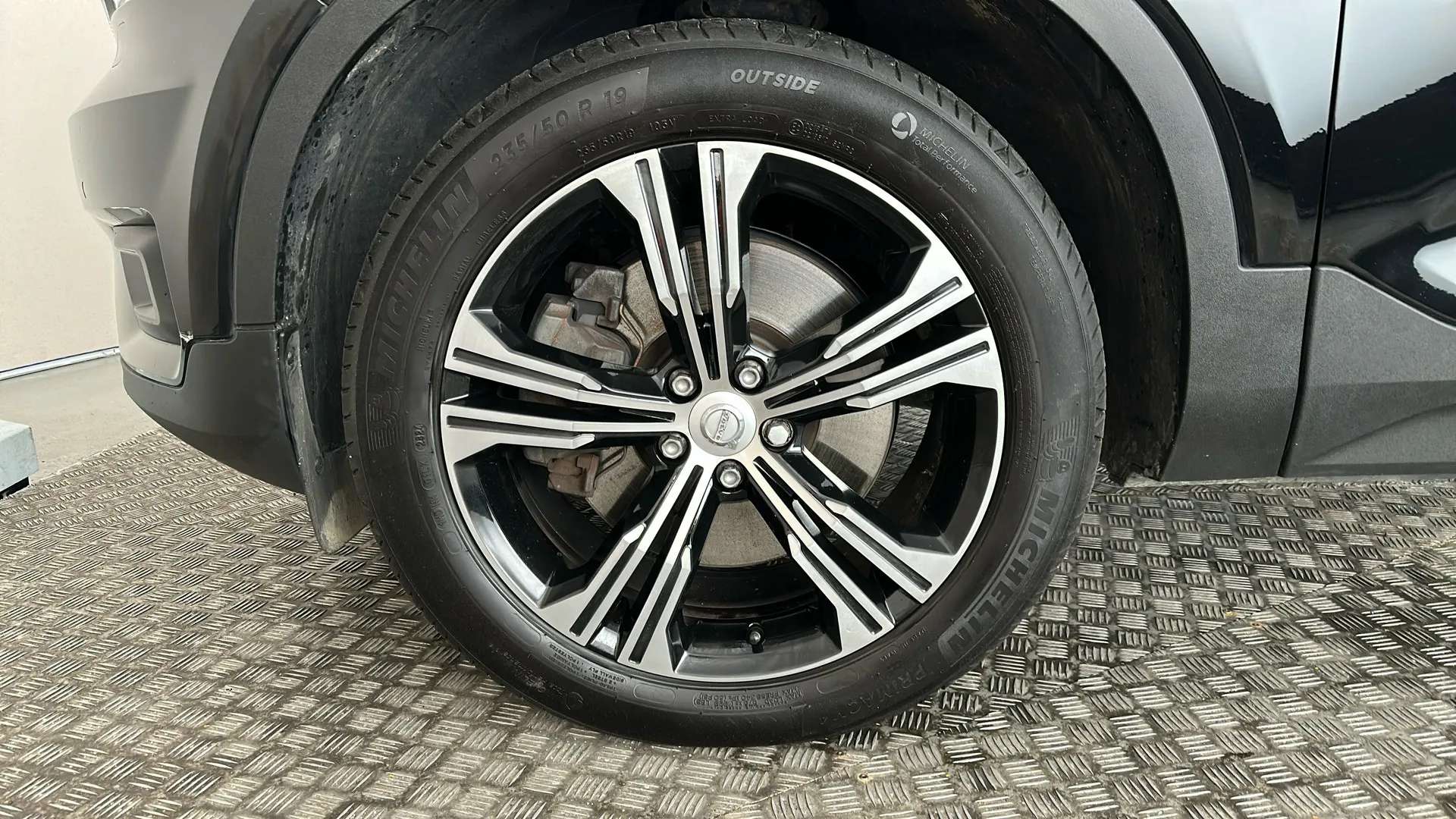2022 VOLVO XC40 2022 VOLVO XC40