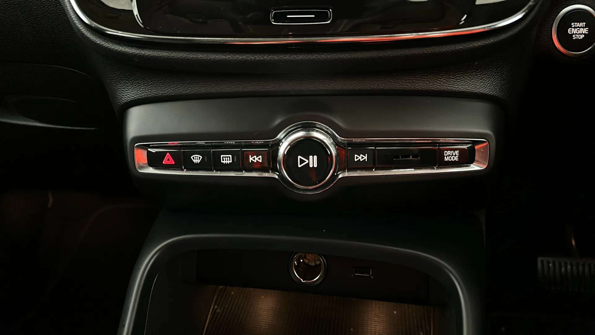 2022 VOLVO XC40 2022 VOLVO XC40