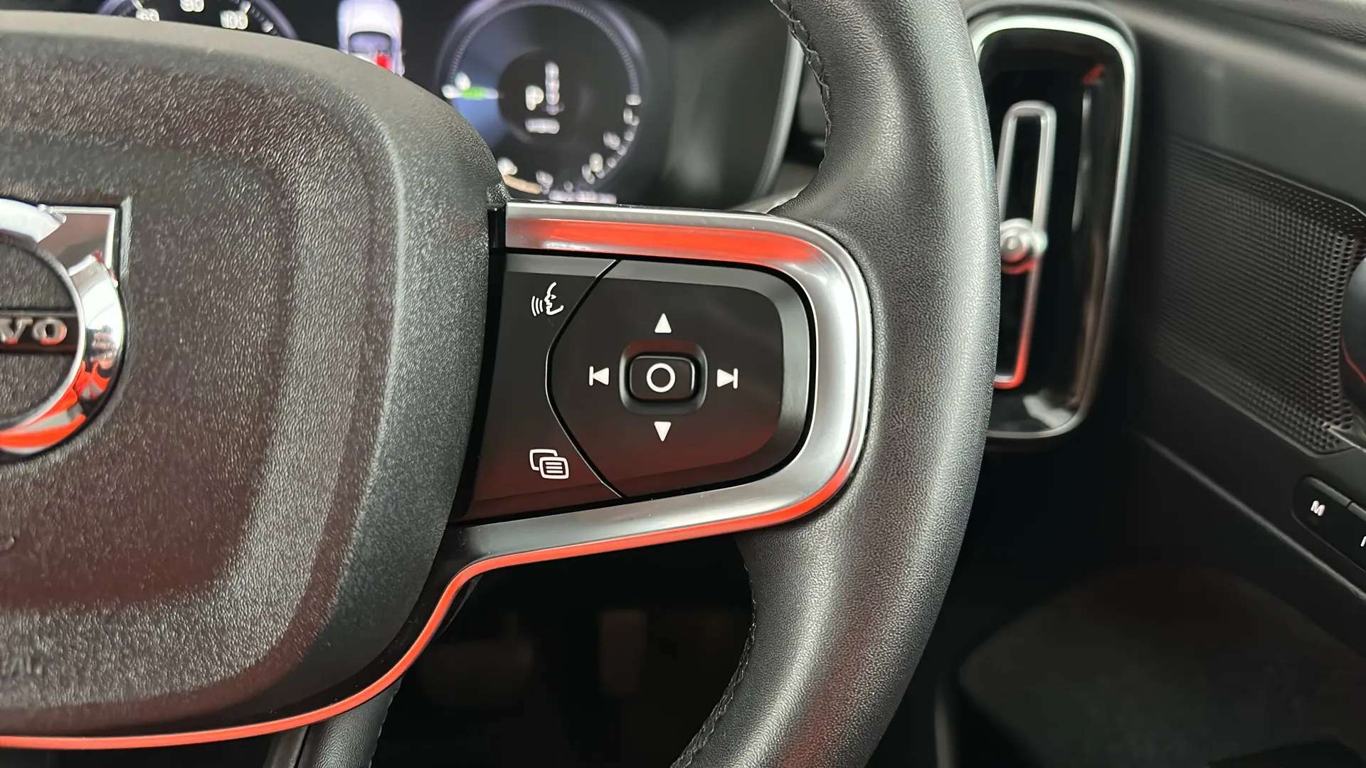 2022 VOLVO XC40 2022 VOLVO XC40