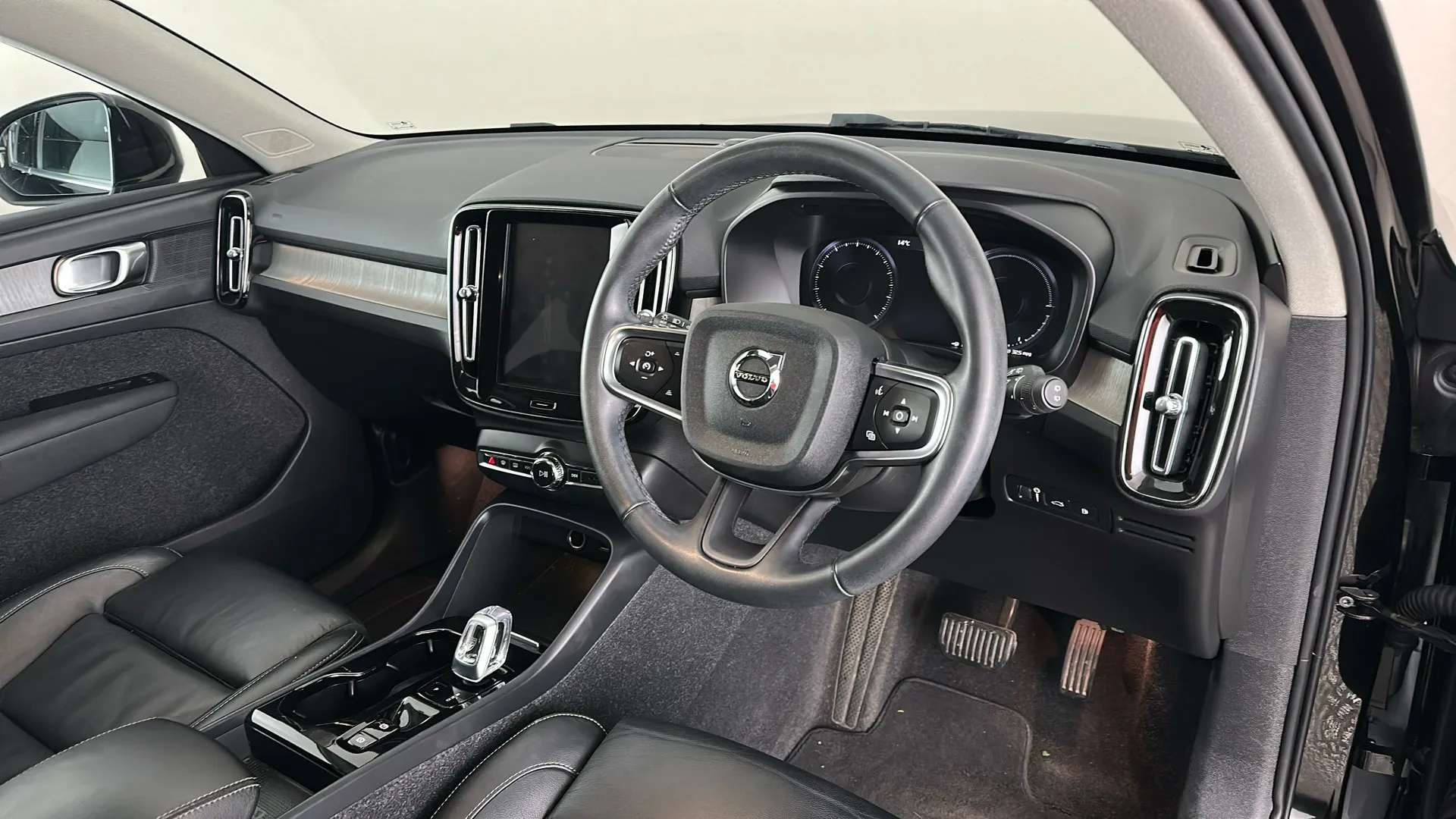 2022 VOLVO XC40 2022 VOLVO XC40