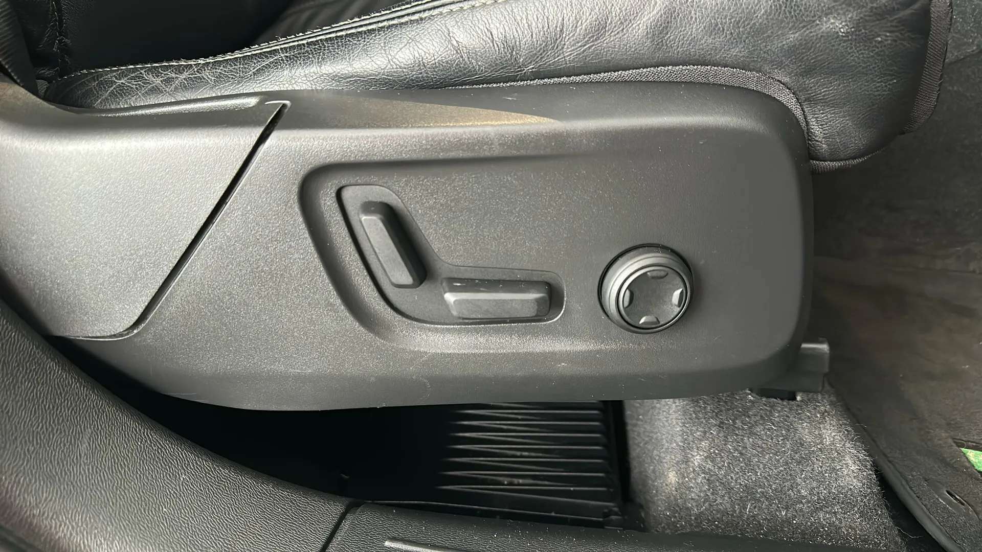 2022 VOLVO XC40 2022 VOLVO XC40