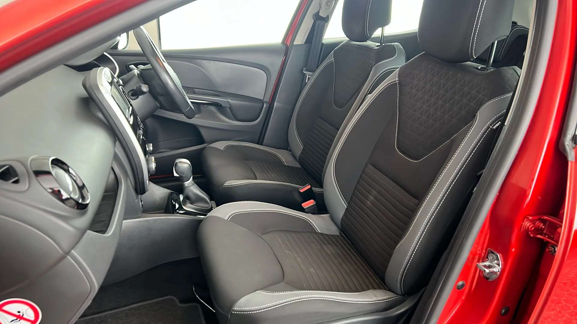 2016 RENAULT CLIO 2016 RENAULT CLIO