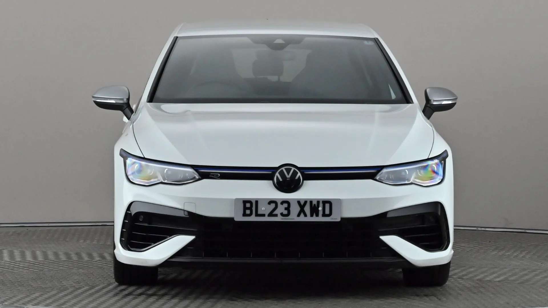 A 2023 VOLKSWAGEN GOLF 2.0 TSI 320 R 4Motion DSG A 2023 VOLKSWAGEN GOLF 2.0 TSI 320 R 4Motion DSG