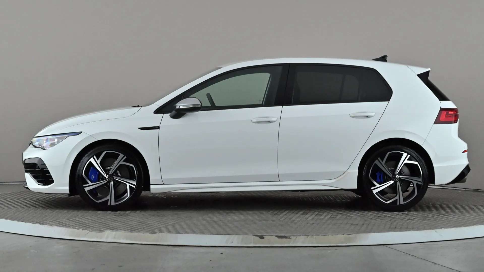 A 2023 VOLKSWAGEN GOLF 2.0 TSI 320 R 4Motion DSG A 2023 VOLKSWAGEN GOLF 2.0 TSI 320 R 4Motion DSG