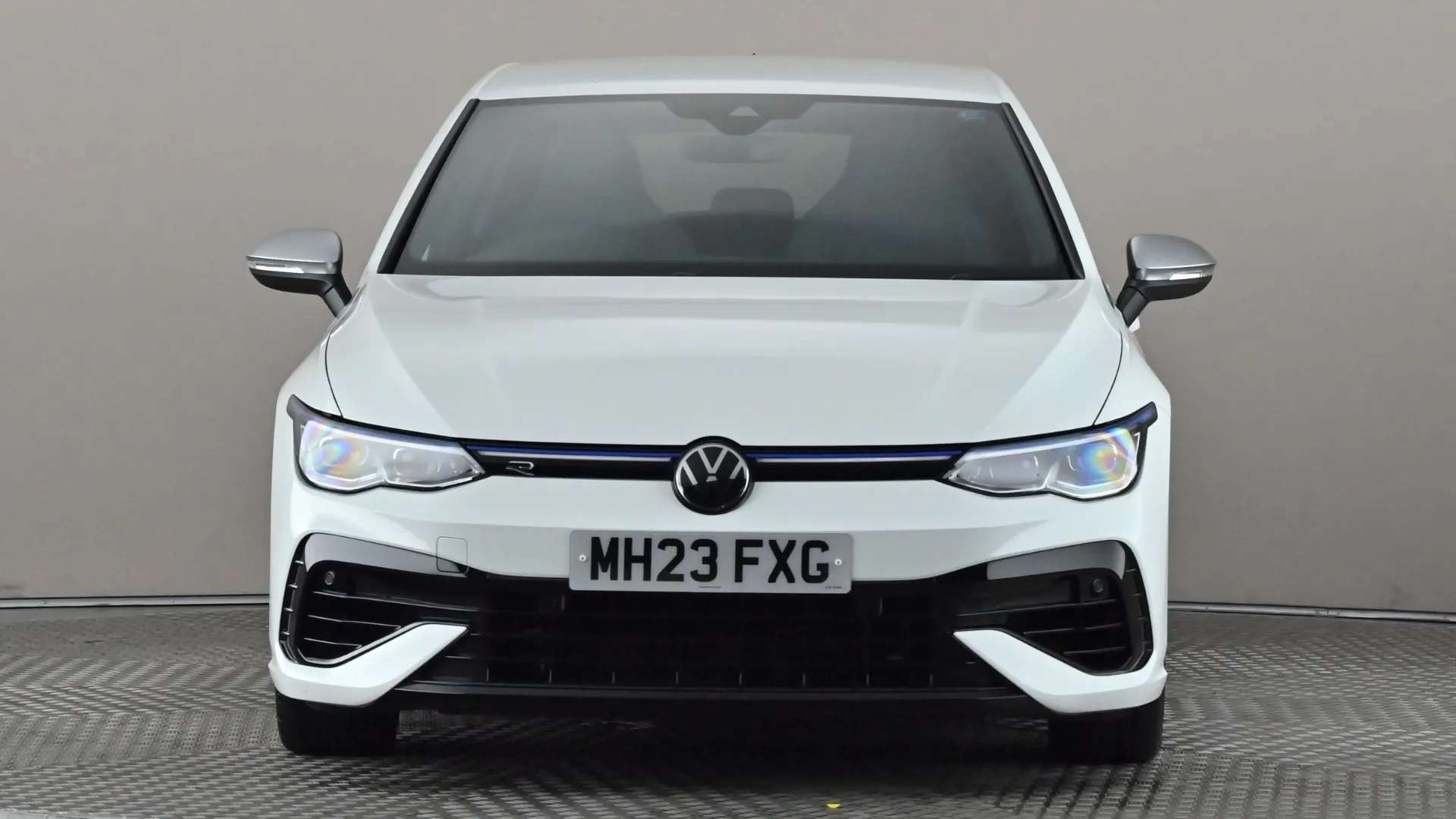 A 2023 VOLKSWAGEN GOLF 2.0 TSI 320 R 4Motion DSG A 2023 VOLKSWAGEN GOLF 2.0 TSI 320 R 4Motion DSG