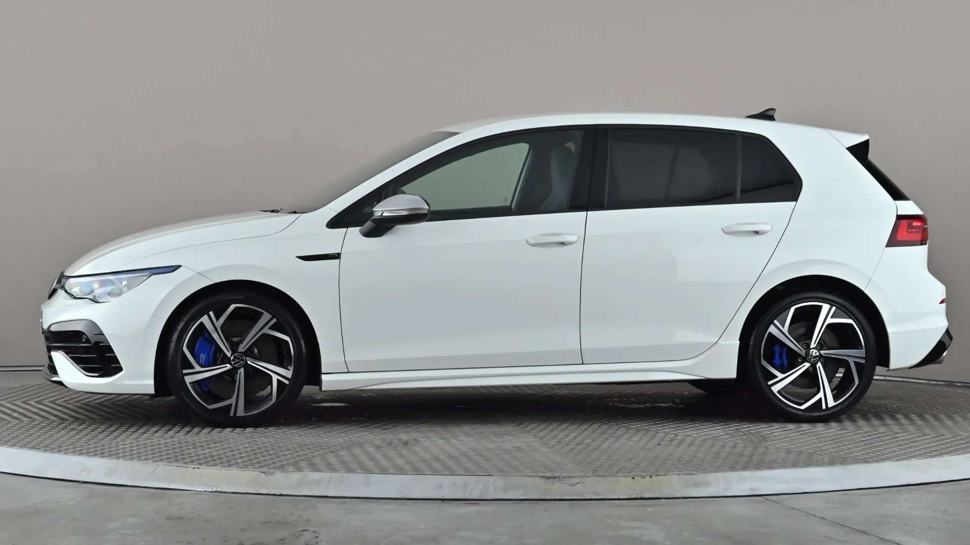 A 2023 VOLKSWAGEN GOLF 2.0 TSI 320 R 4Motion DSG A 2023 VOLKSWAGEN GOLF 2.0 TSI 320 R 4Motion DSG