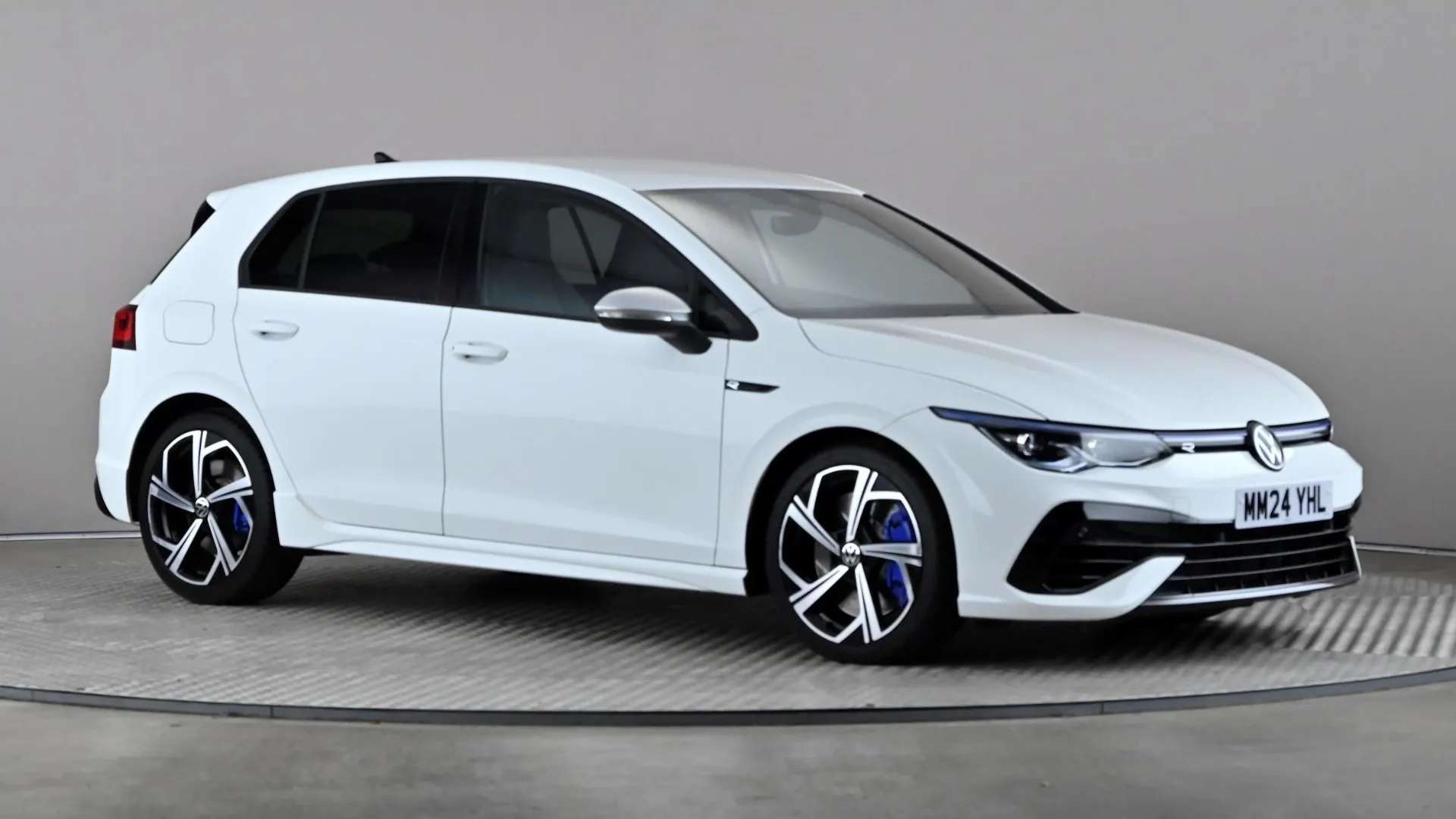 A 2024 VOLKSWAGEN GOLF 2.0 TSI 320 R 4Motion DSG A 2024 VOLKSWAGEN GOLF 2.0 TSI 320 R 4Motion DSG