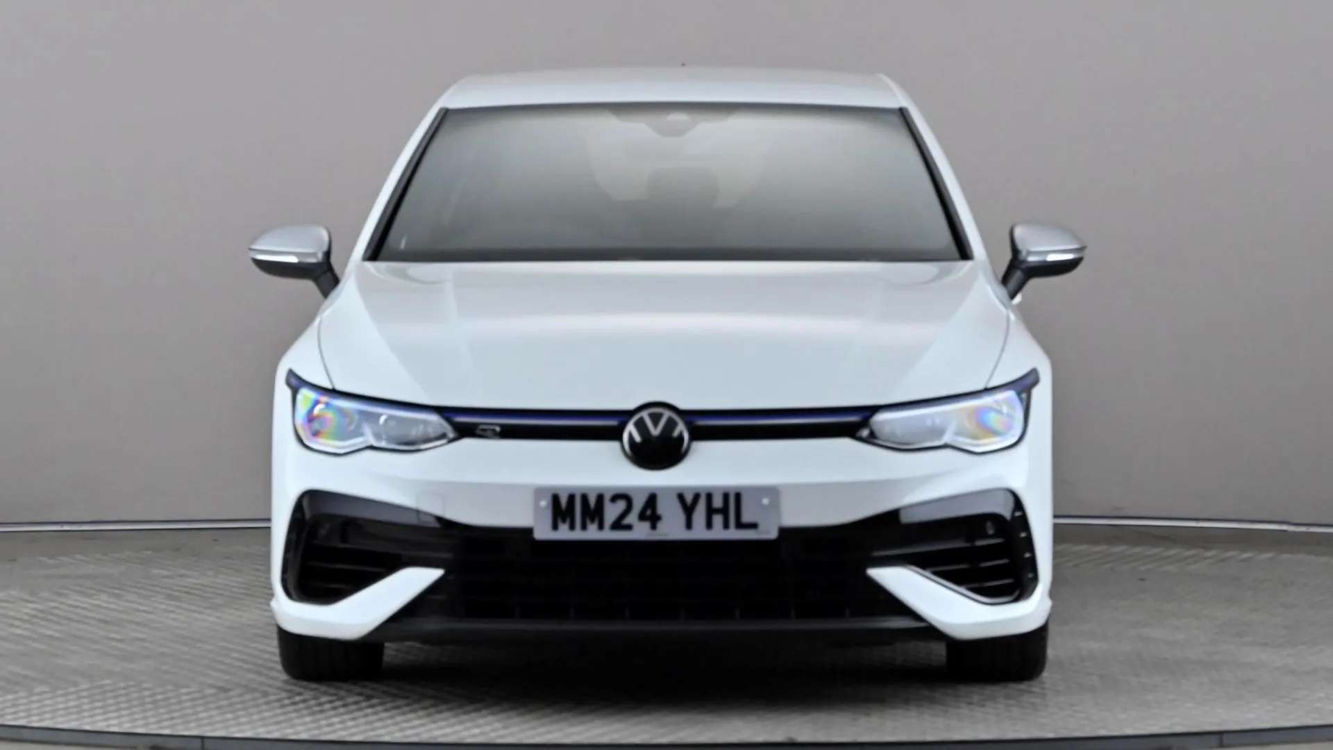 A 2024 VOLKSWAGEN GOLF 2.0 TSI 320 R 4Motion DSG A 2024 VOLKSWAGEN GOLF 2.0 TSI 320 R 4Motion DSG