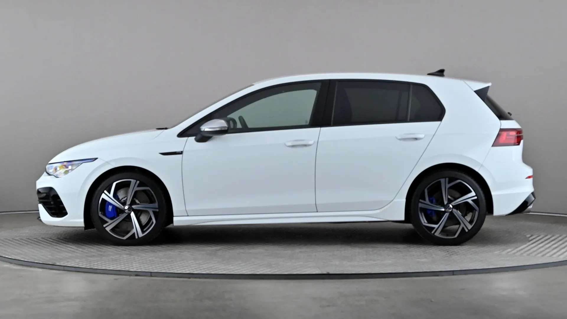 A 2024 VOLKSWAGEN GOLF 2.0 TSI 320 R 4Motion DSG A 2024 VOLKSWAGEN GOLF 2.0 TSI 320 R 4Motion DSG