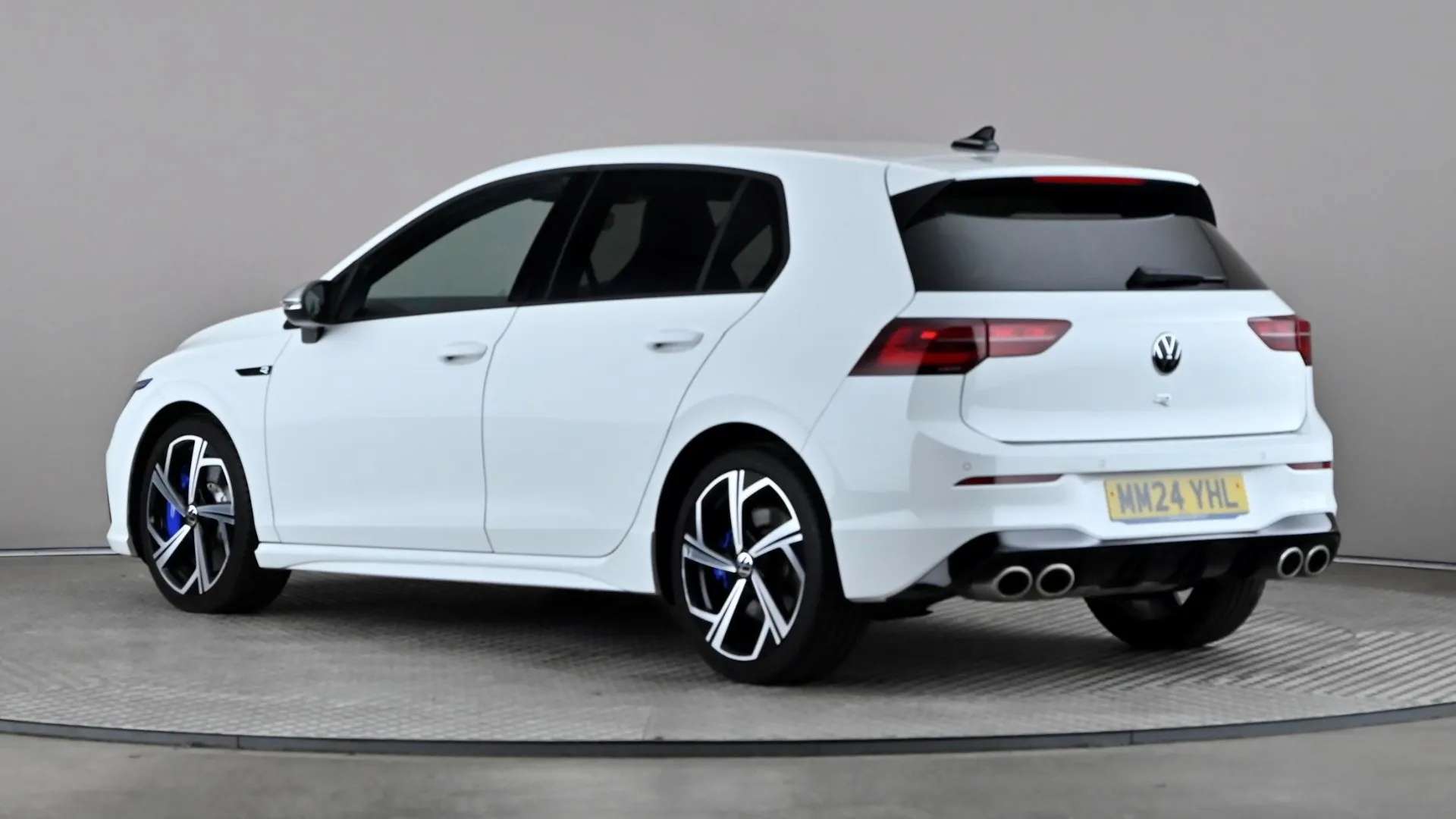 A 2024 VOLKSWAGEN GOLF 2.0 TSI 320 R 4Motion DSG A 2024 VOLKSWAGEN GOLF 2.0 TSI 320 R 4Motion DSG