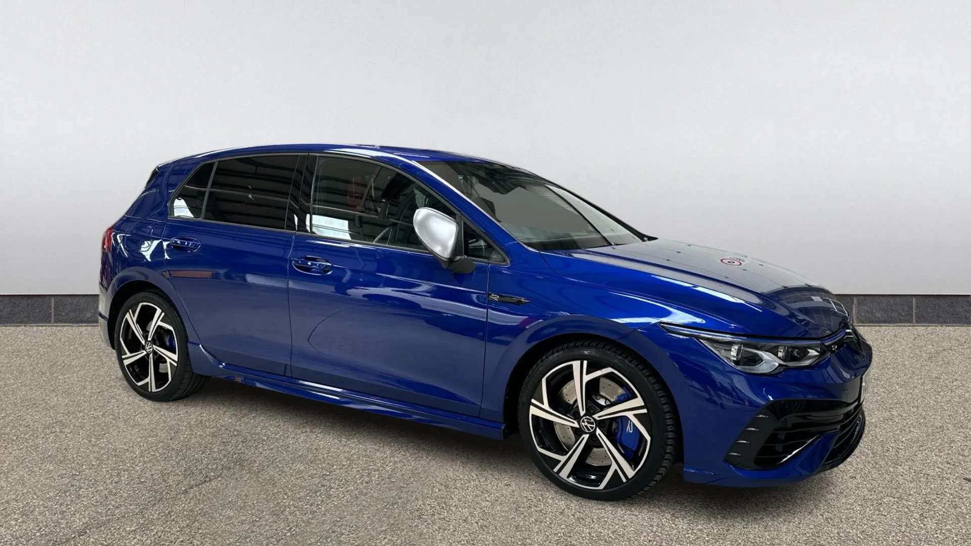 A 2024 VOLKSWAGEN GOLF 2.0 TSI 320 R 4Motion DSG A 2024 VOLKSWAGEN GOLF 2.0 TSI 320 R 4Motion DSG