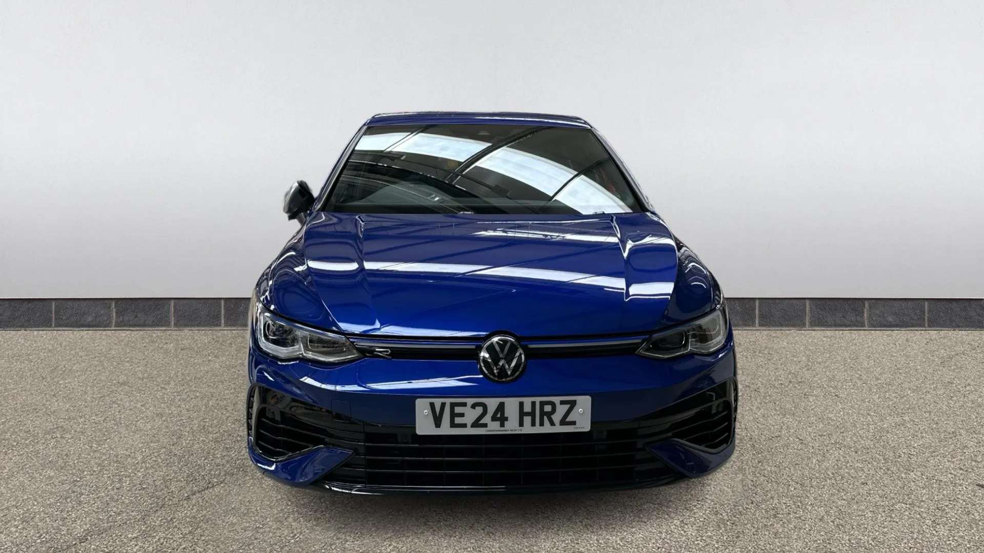 A 2024 VOLKSWAGEN GOLF 2.0 TSI 320 R 4Motion DSG A 2024 VOLKSWAGEN GOLF 2.0 TSI 320 R 4Motion DSG