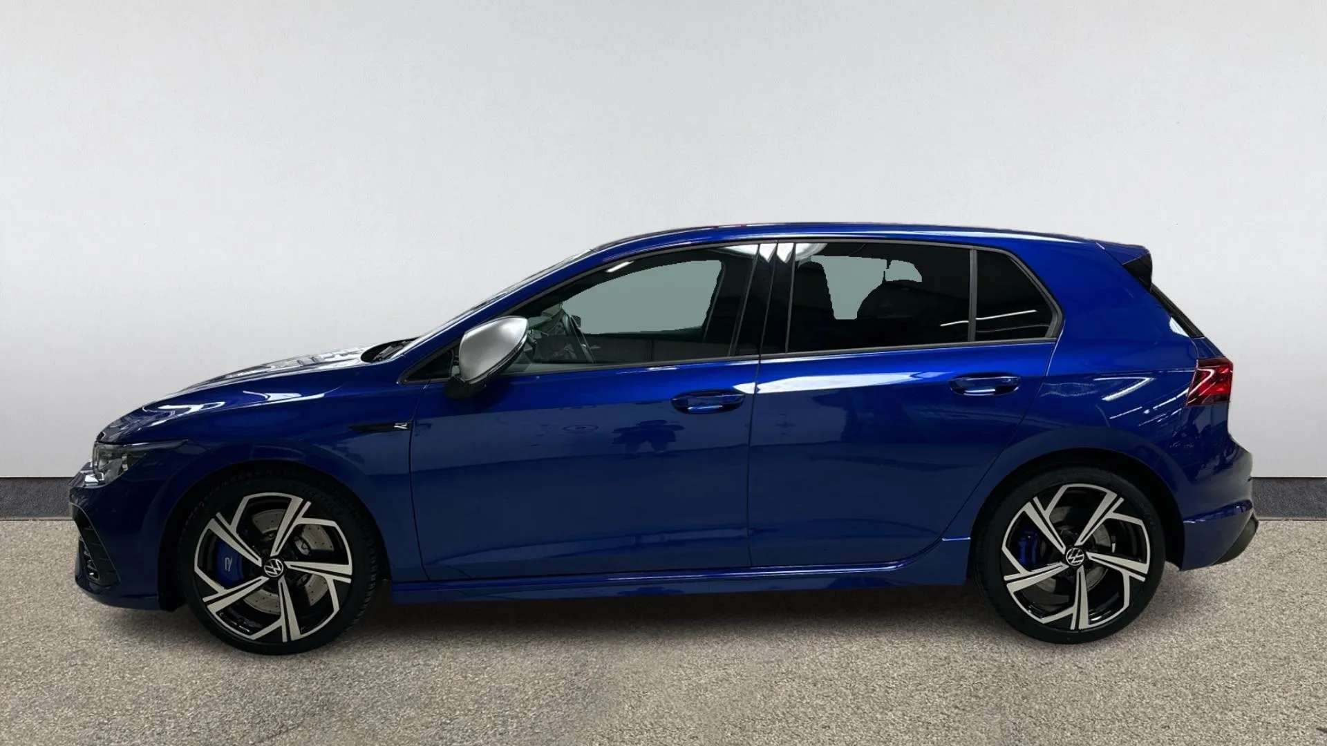 A 2024 VOLKSWAGEN GOLF 2.0 TSI 320 R 4Motion DSG A 2024 VOLKSWAGEN GOLF 2.0 TSI 320 R 4Motion DSG