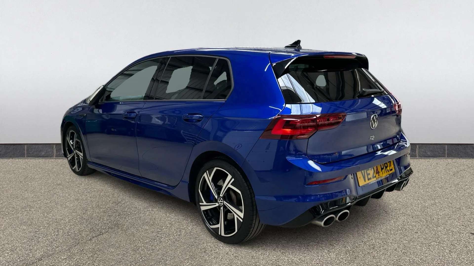 A 2024 VOLKSWAGEN GOLF 2.0 TSI 320 R 4Motion DSG A 2024 VOLKSWAGEN GOLF 2.0 TSI 320 R 4Motion DSG