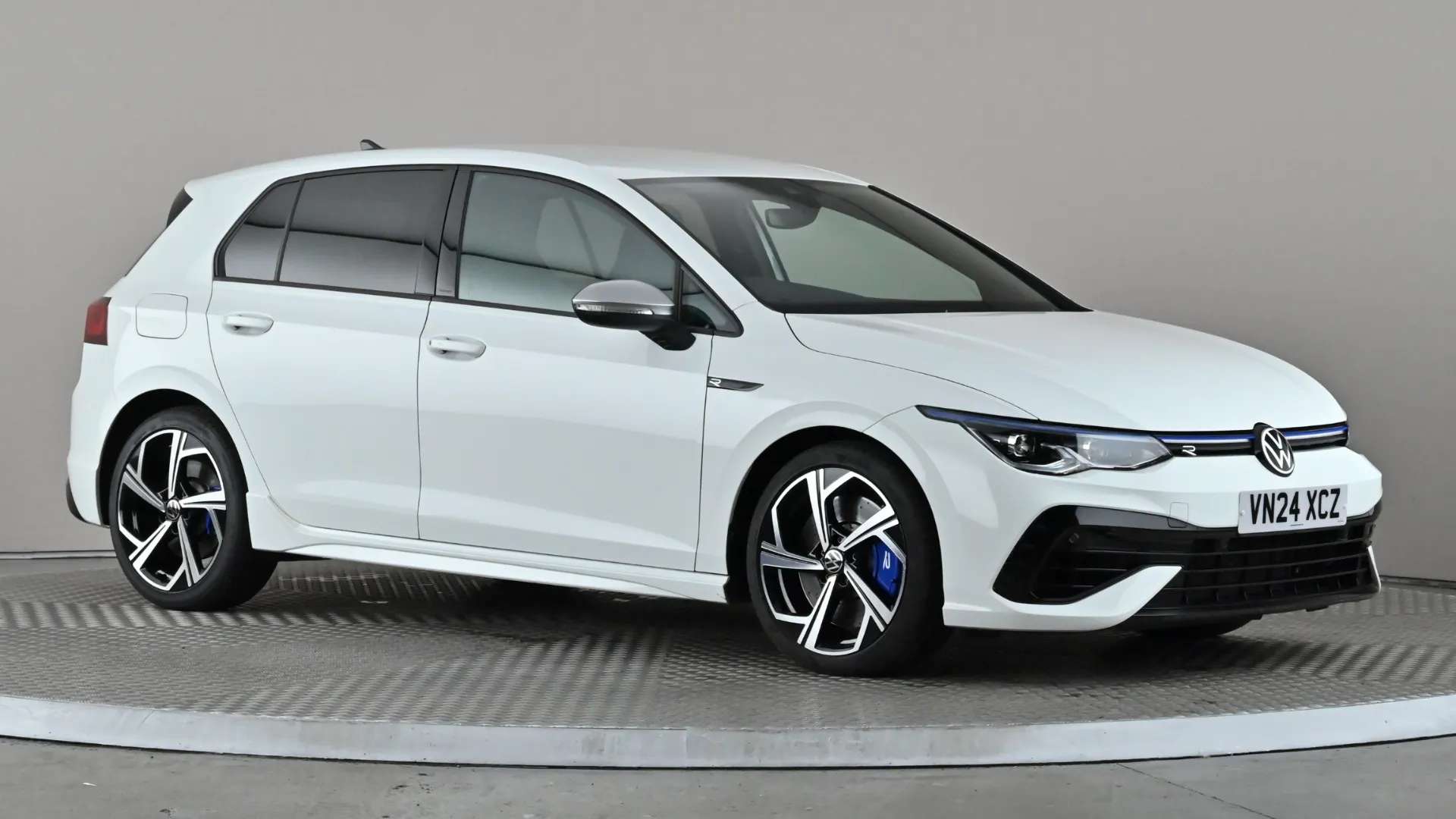 A 2024 VOLKSWAGEN GOLF 2.0 TSI 320 R 4Motion DSG A 2024 VOLKSWAGEN GOLF 2.0 TSI 320 R 4Motion DSG