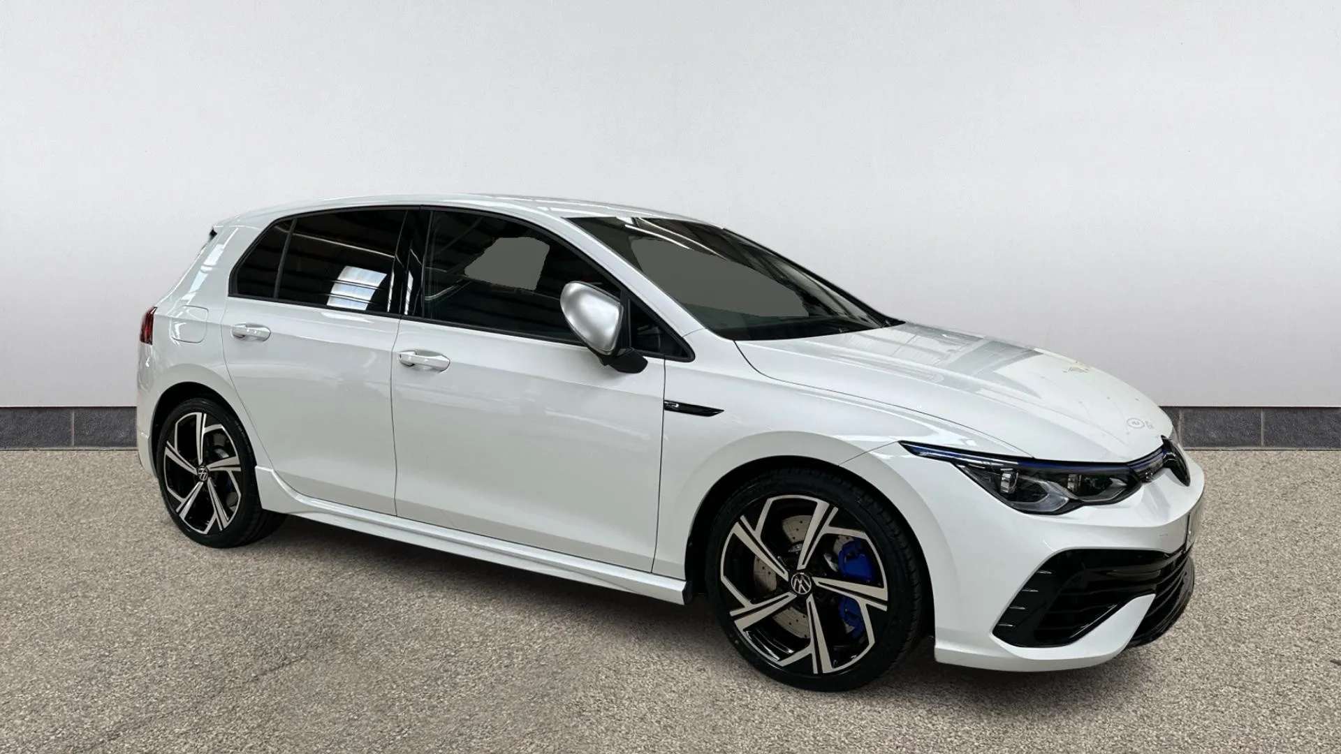 A 2024 VOLKSWAGEN GOLF 2.0 TSI 320 R 4Motion DSG A 2024 VOLKSWAGEN GOLF 2.0 TSI 320 R 4Motion DSG