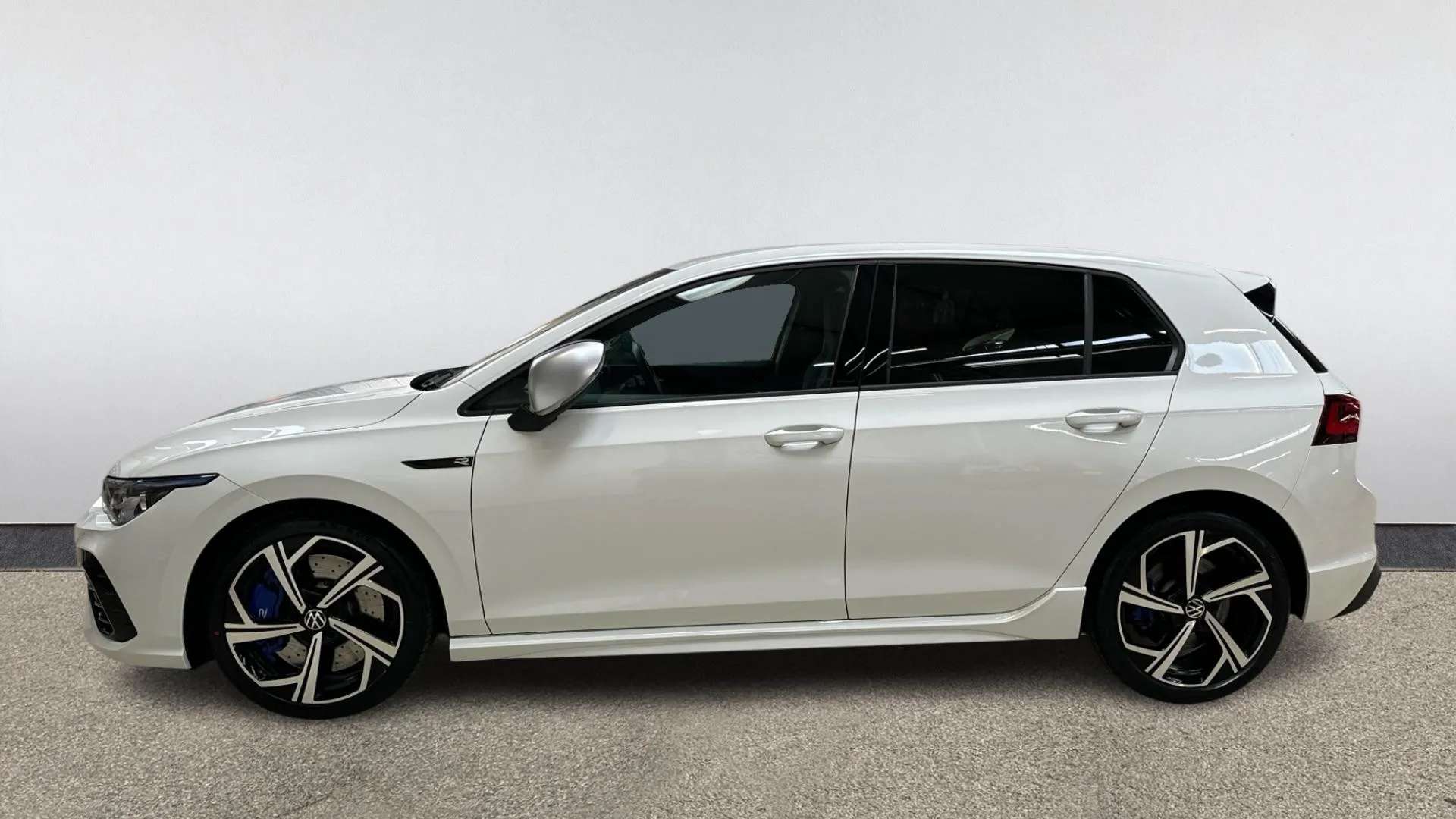 A 2024 VOLKSWAGEN GOLF 2.0 TSI 320 R 4Motion DSG A 2024 VOLKSWAGEN GOLF 2.0 TSI 320 R 4Motion DSG