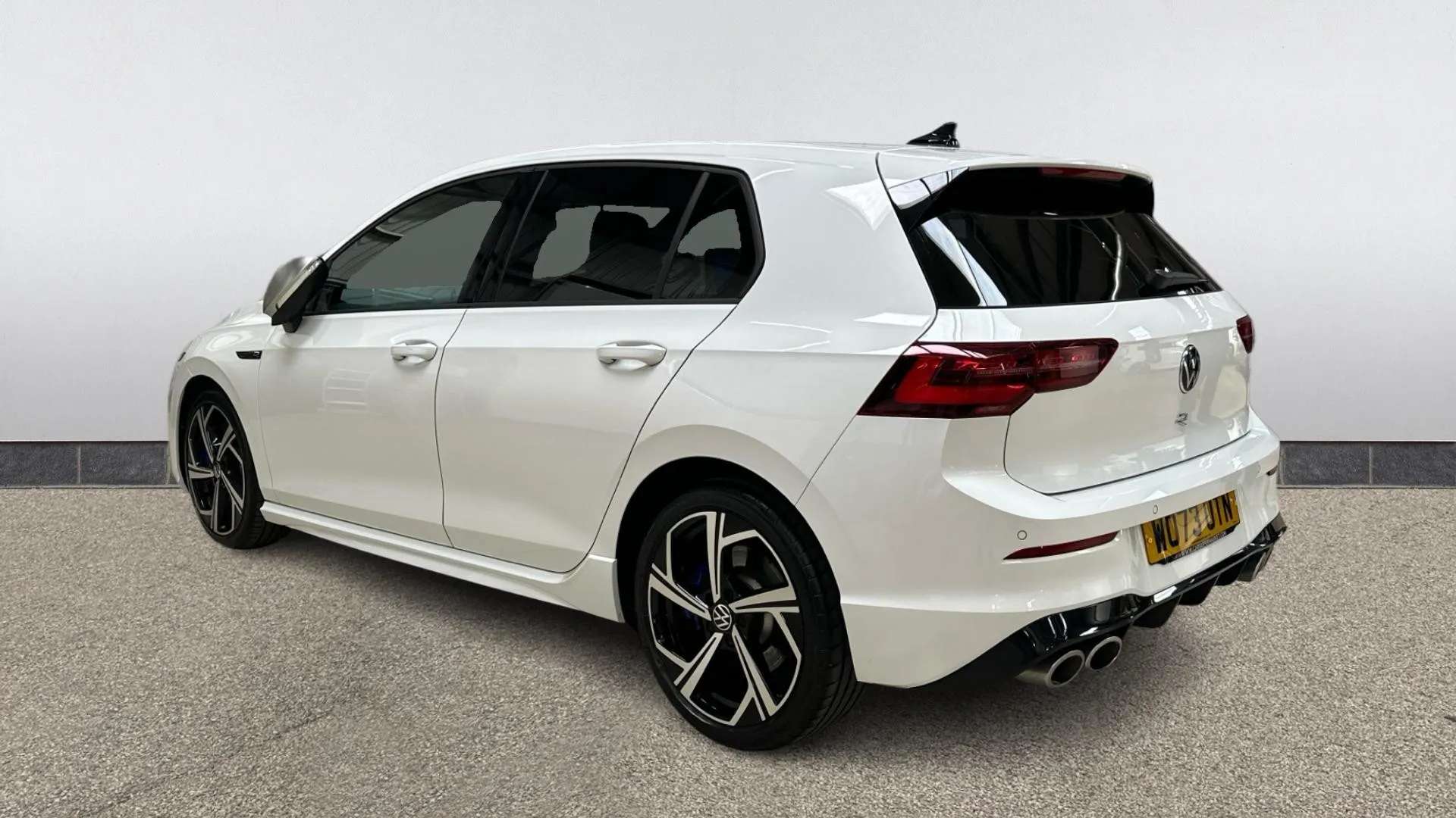 A 2024 VOLKSWAGEN GOLF 2.0 TSI 320 R 4Motion DSG A 2024 VOLKSWAGEN GOLF 2.0 TSI 320 R 4Motion DSG