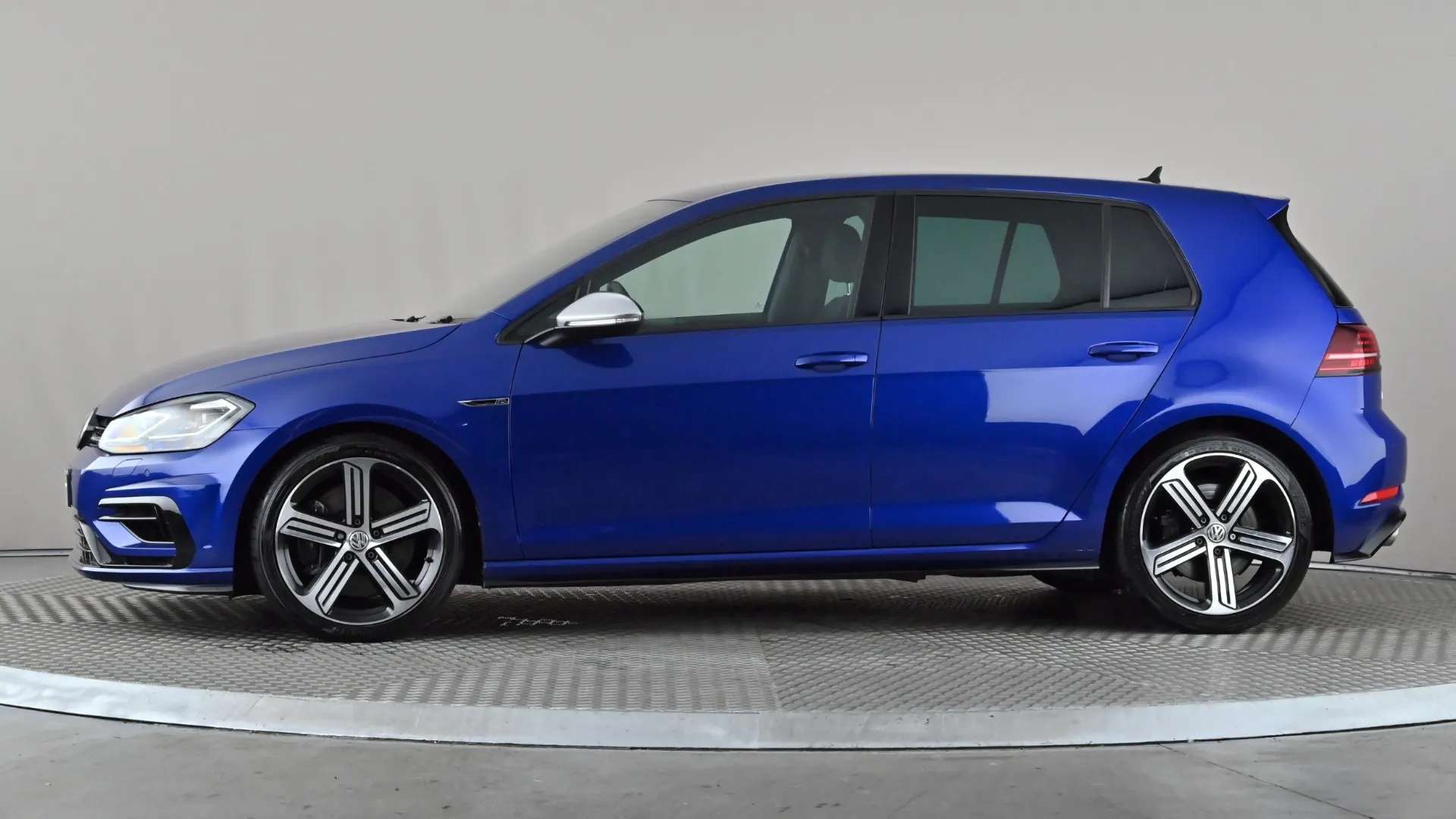A 2020 VOLKSWAGEN GOLF 2.0 TSI 300 R 4MOTION DSG A 2020 VOLKSWAGEN GOLF 2.0 TSI 300 R 4MOTION DSG