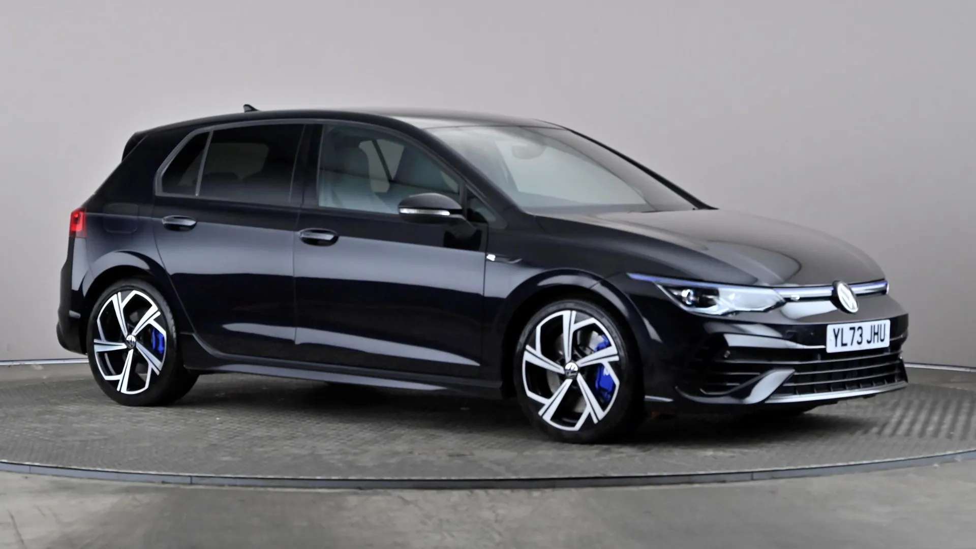 A 2024 VOLKSWAGEN GOLF 2.0 TSI 320 R 4Motion DSG A 2024 VOLKSWAGEN GOLF 2.0 TSI 320 R 4Motion DSG