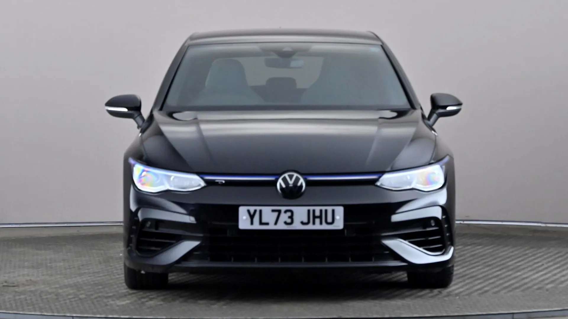 A 2024 VOLKSWAGEN GOLF 2.0 TSI 320 R 4Motion DSG A 2024 VOLKSWAGEN GOLF 2.0 TSI 320 R 4Motion DSG