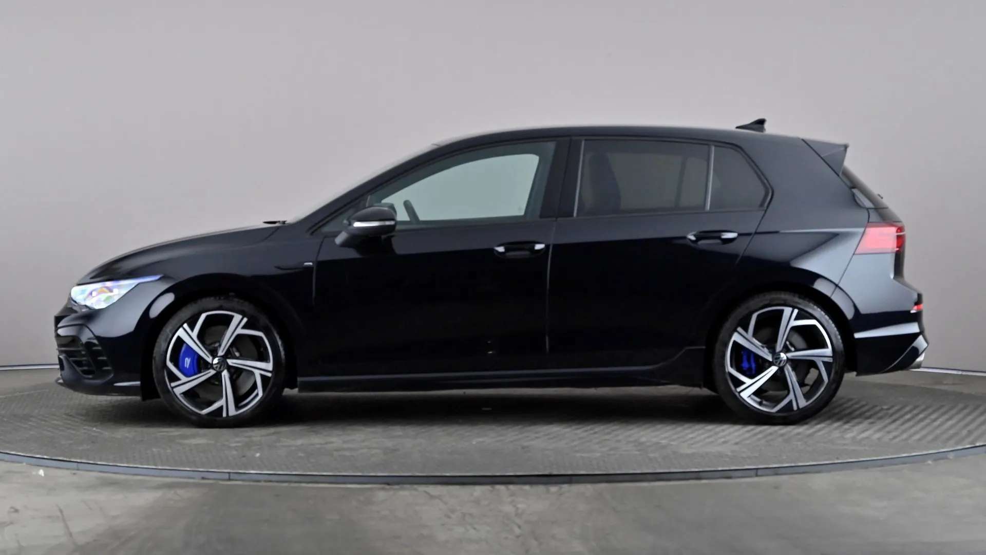 A 2024 VOLKSWAGEN GOLF 2.0 TSI 320 R 4Motion DSG A 2024 VOLKSWAGEN GOLF 2.0 TSI 320 R 4Motion DSG