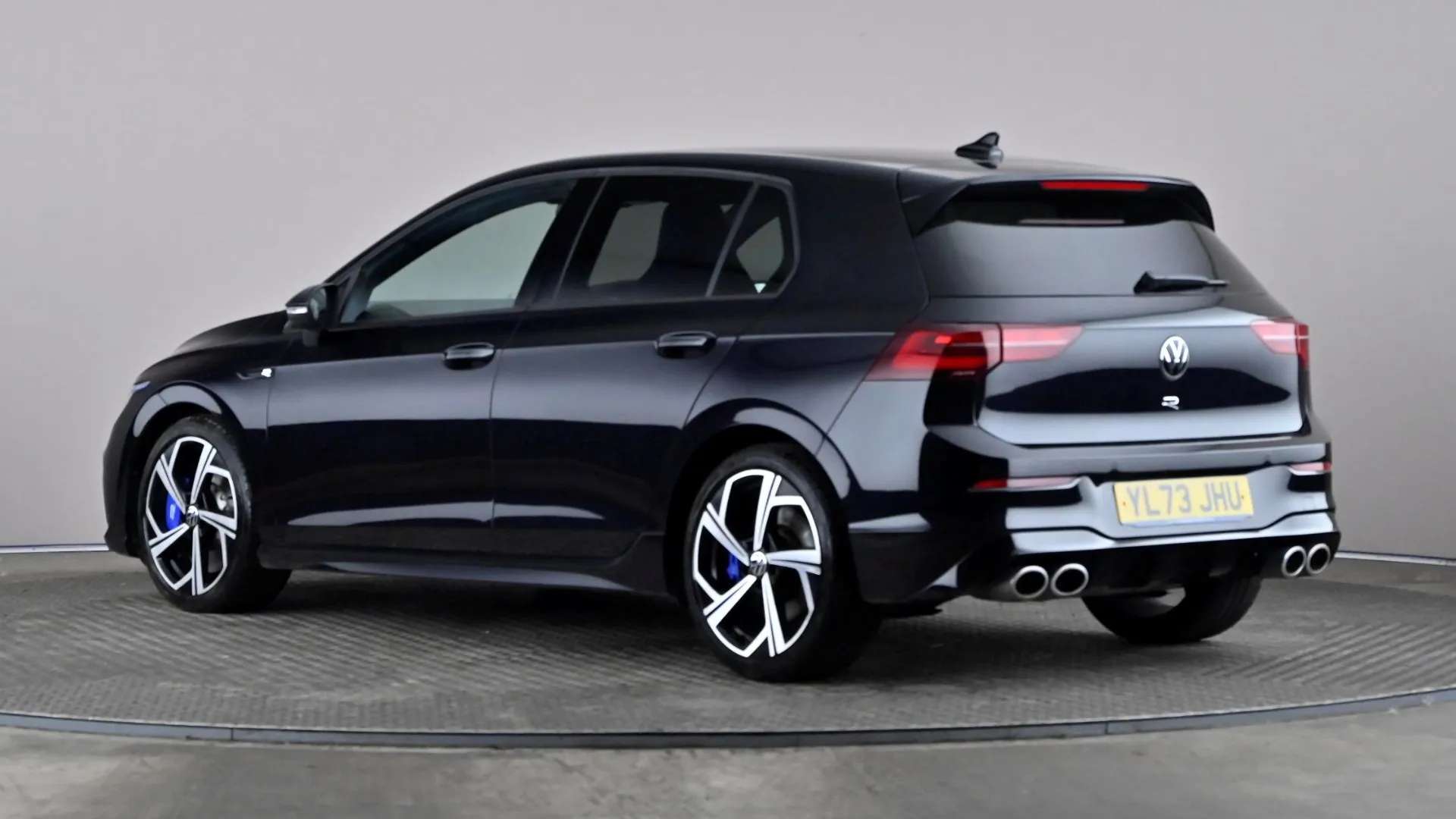 A 2024 VOLKSWAGEN GOLF 2.0 TSI 320 R 4Motion DSG A 2024 VOLKSWAGEN GOLF 2.0 TSI 320 R 4Motion DSG