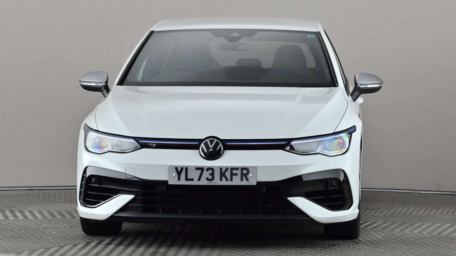 A 2024 VOLKSWAGEN GOLF 2.0 TSI 320 R 4Motion DSG A 2024 VOLKSWAGEN GOLF 2.0 TSI 320 R 4Motion DSG