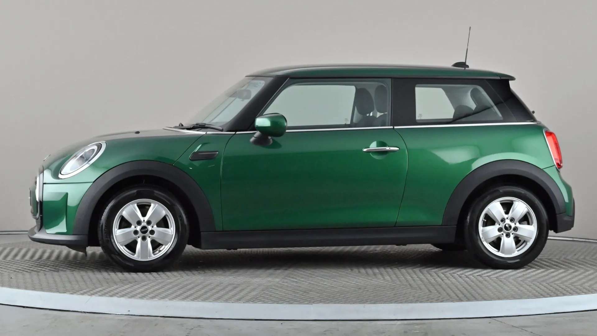 A 2023 MINI HATCH 1.5 Cooper Classic Auto A 2023 MINI HATCH 1.5 Cooper Classic Auto