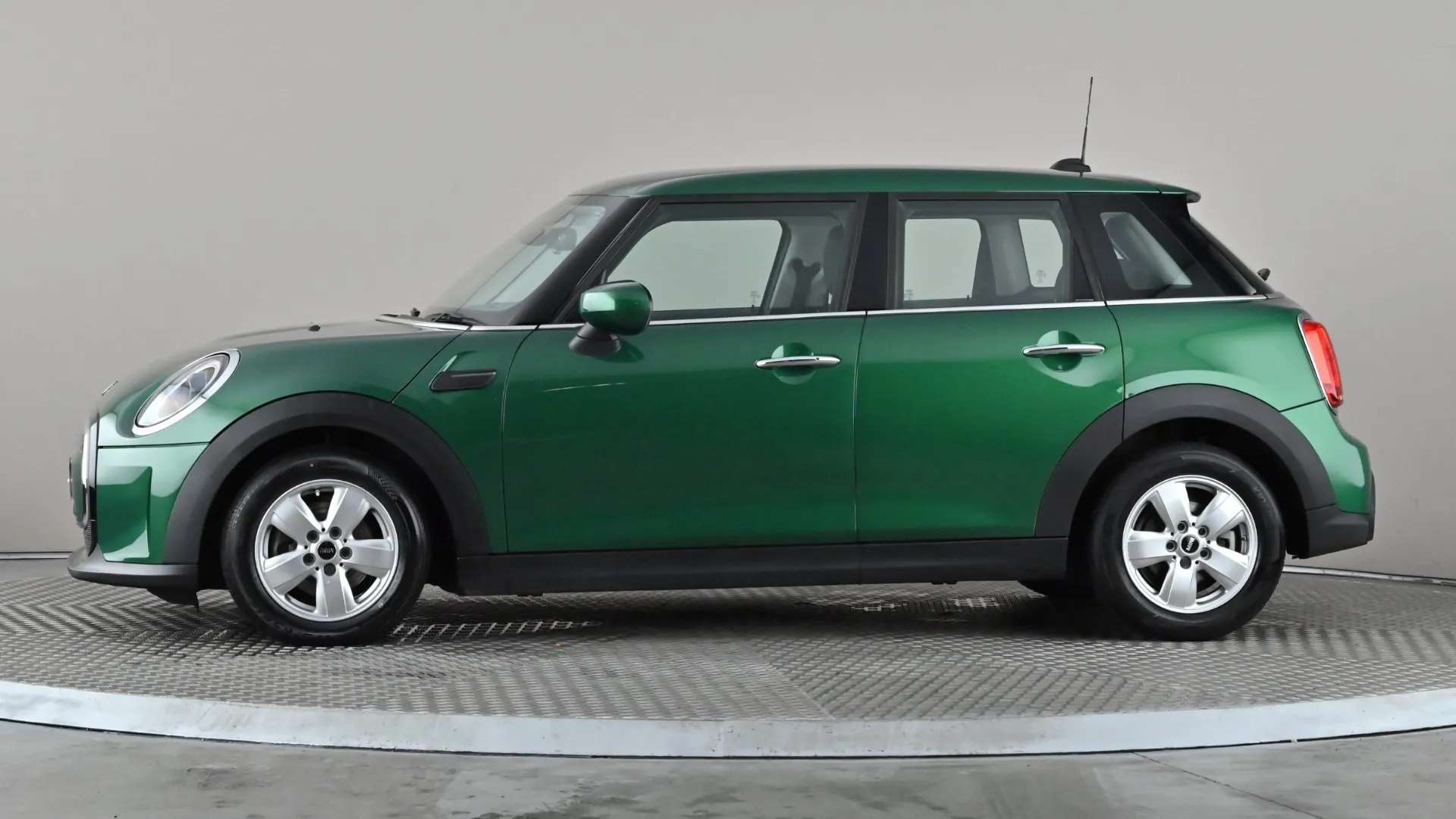 A 2022 MINI HATCH 1.5 Cooper Classic Auto A 2022 MINI HATCH 1.5 Cooper Classic Auto
