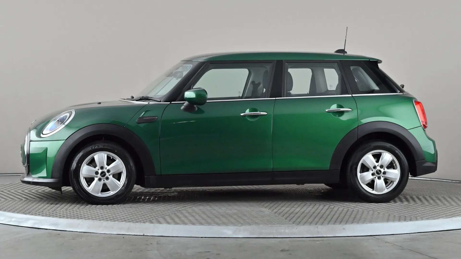 A 2022 MINI HATCH 1.5 Cooper Classic Auto A 2022 MINI HATCH 1.5 Cooper Classic Auto