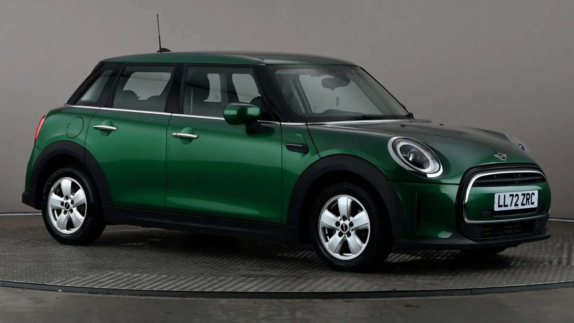 A 2022 MINI HATCH 1.5 Cooper Classic Auto A 2022 MINI HATCH 1.5 Cooper Classic Auto