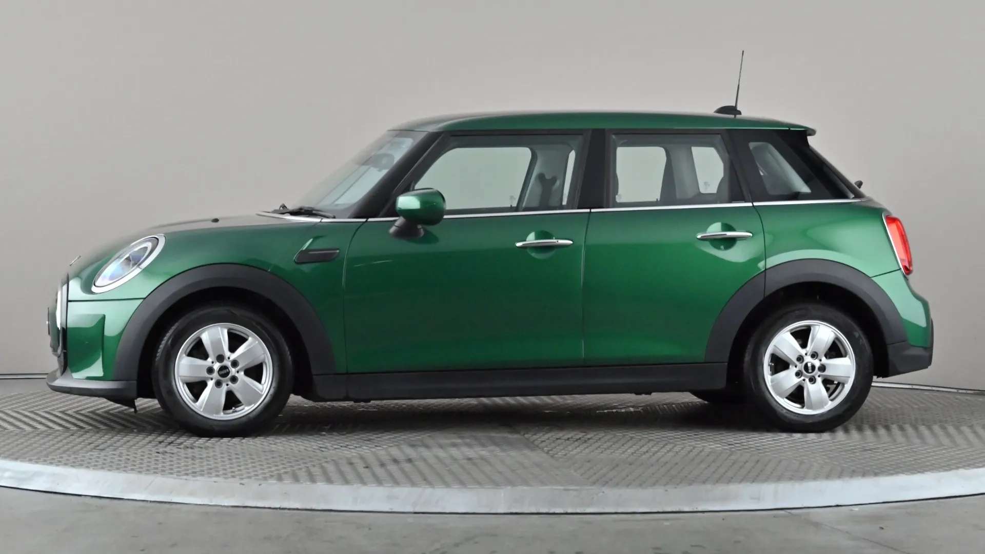 A 2022 MINI HATCH 1.5 Cooper Classic Auto A 2022 MINI HATCH 1.5 Cooper Classic Auto
