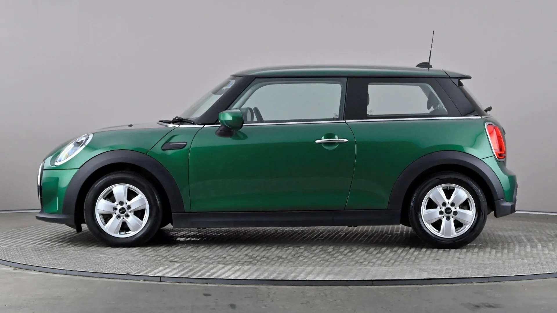 A 2023 MINI HATCH 1.5 Cooper Classic Auto A 2023 MINI HATCH 1.5 Cooper Classic Auto
