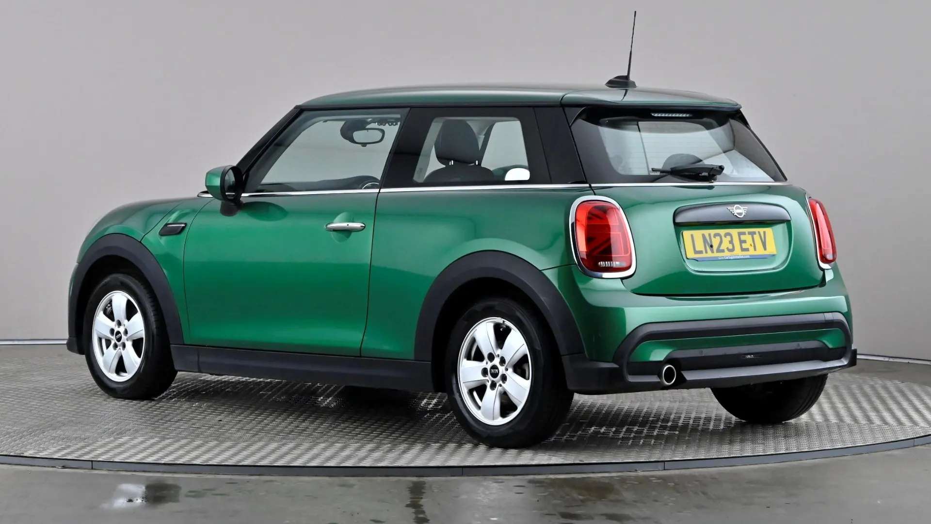 A 2023 MINI HATCH 1.5 Cooper Classic Auto A 2023 MINI HATCH 1.5 Cooper Classic Auto
