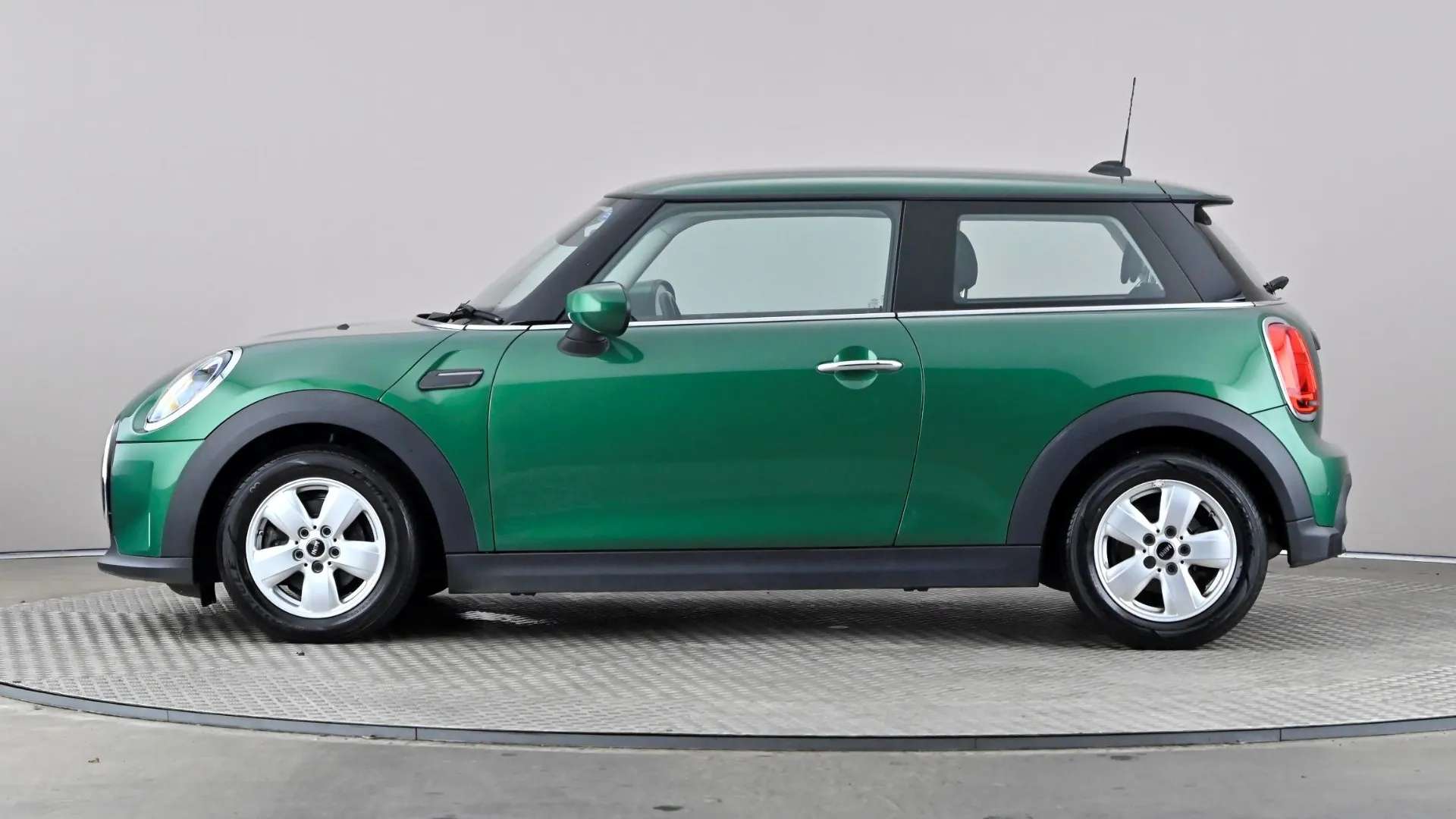 A 2023 MINI HATCH 1.5 Cooper Classic Auto A 2023 MINI HATCH 1.5 Cooper Classic Auto