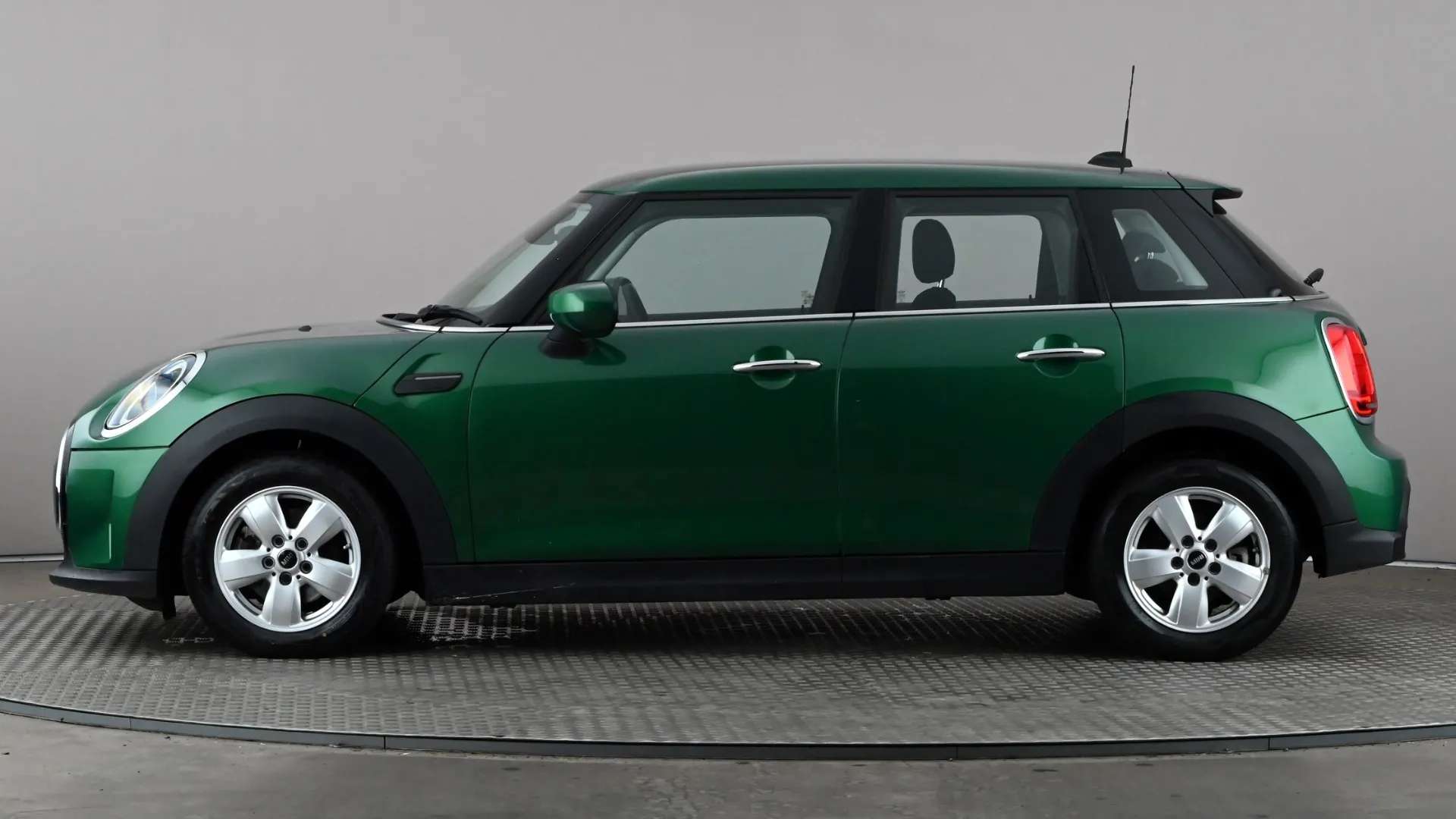 A 2022 MINI HATCH 1.5 Cooper Classic Auto A 2022 MINI HATCH 1.5 Cooper Classic Auto