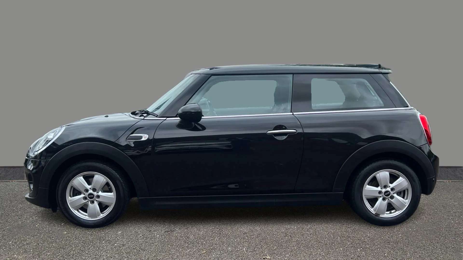 A 2018 MINI HATCH 1.5 Cooper Classic II A 2018 MINI HATCH 1.5 Cooper Classic II