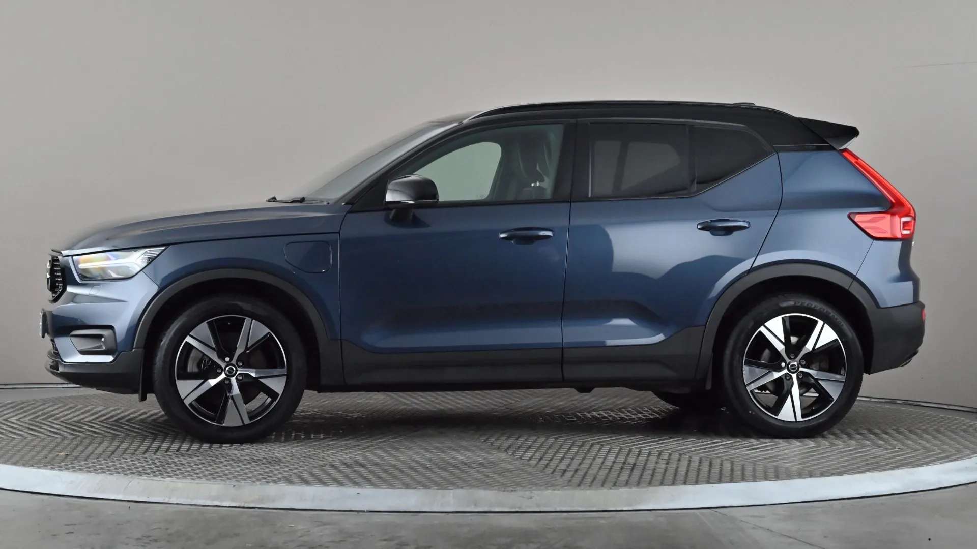 A 2021 VOLVO XC40 1.5 T5 Recharge PHEV R DESIGN Auto A 2021 VOLVO XC40 1.5 T5 Recharge PHEV R DESIGN Auto