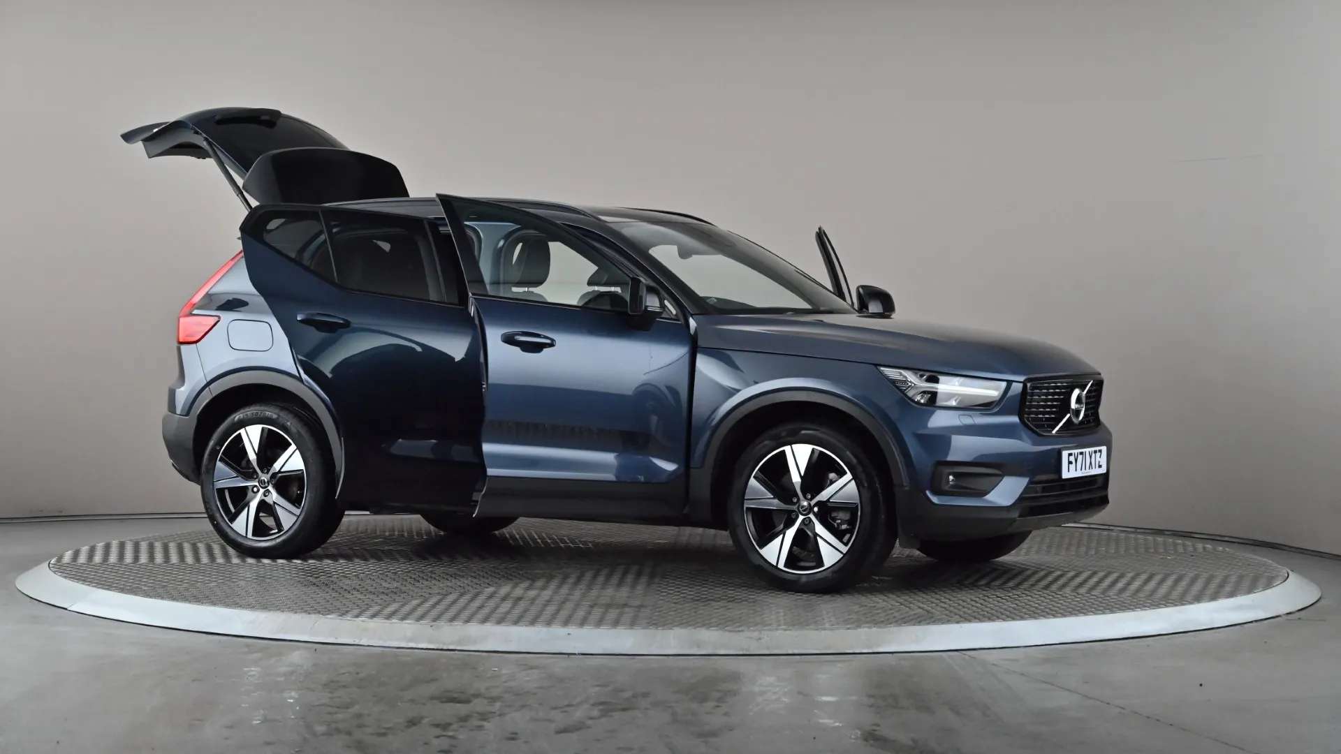 2021 VOLVO XC40 2021 VOLVO XC40