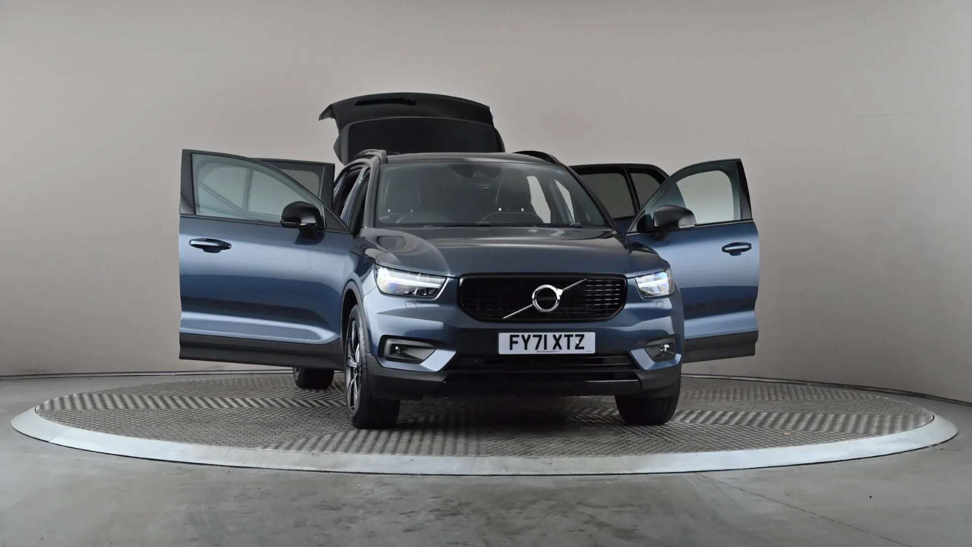 2021 VOLVO XC40 2021 VOLVO XC40