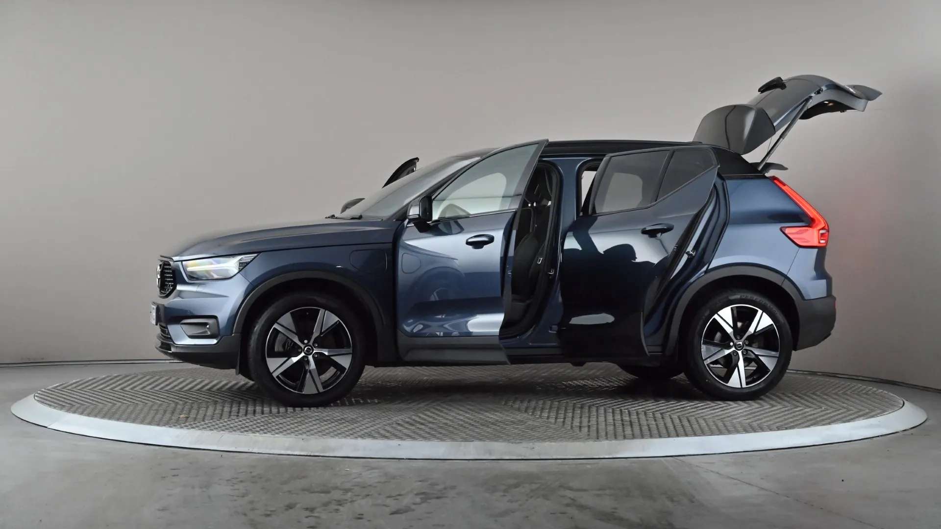 2021 VOLVO XC40 2021 VOLVO XC40