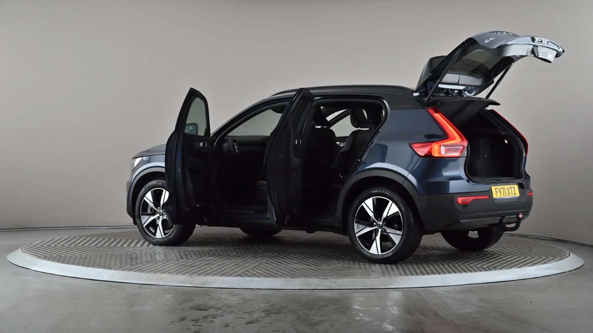 2021 VOLVO XC40 2021 VOLVO XC40
