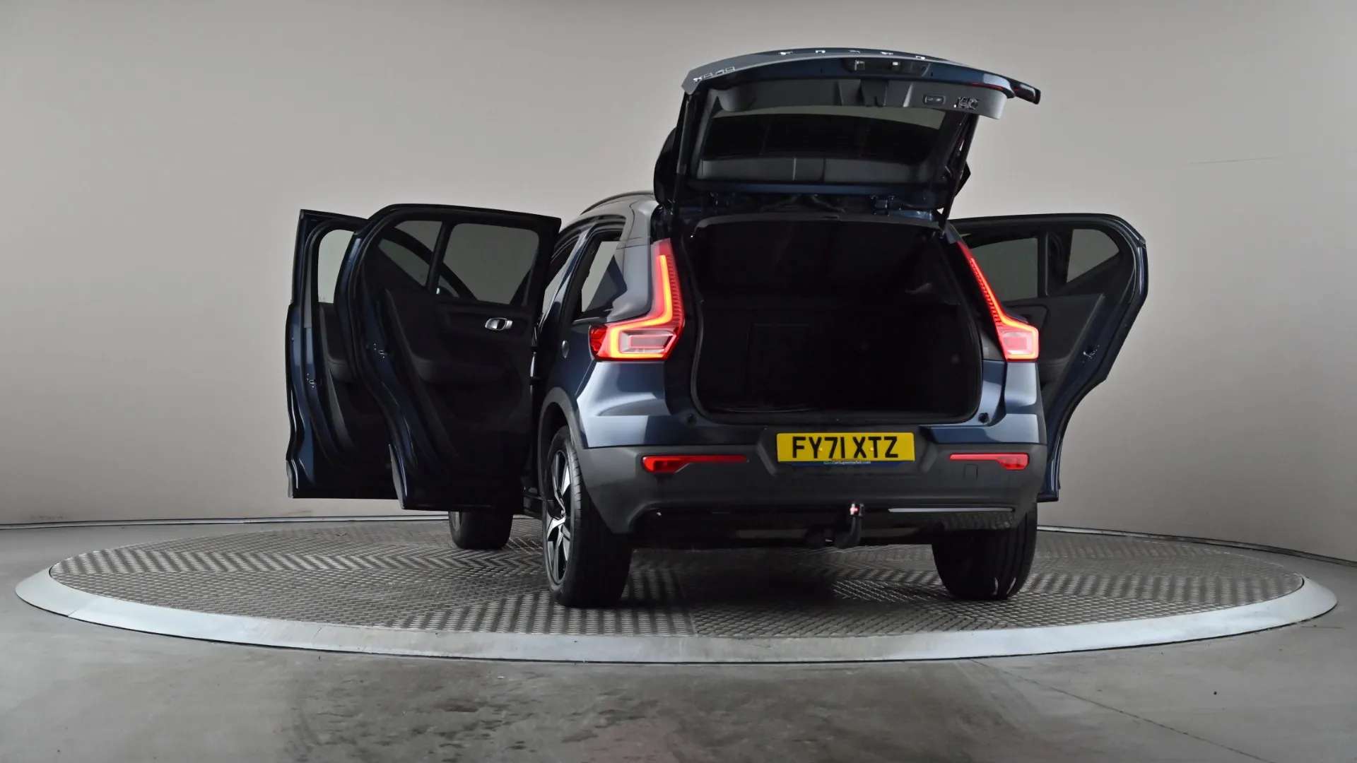 2021 VOLVO XC40 2021 VOLVO XC40